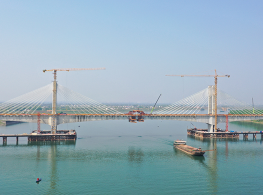 沅江特大桥主跨合龙 常益长高铁主体工程基本完成